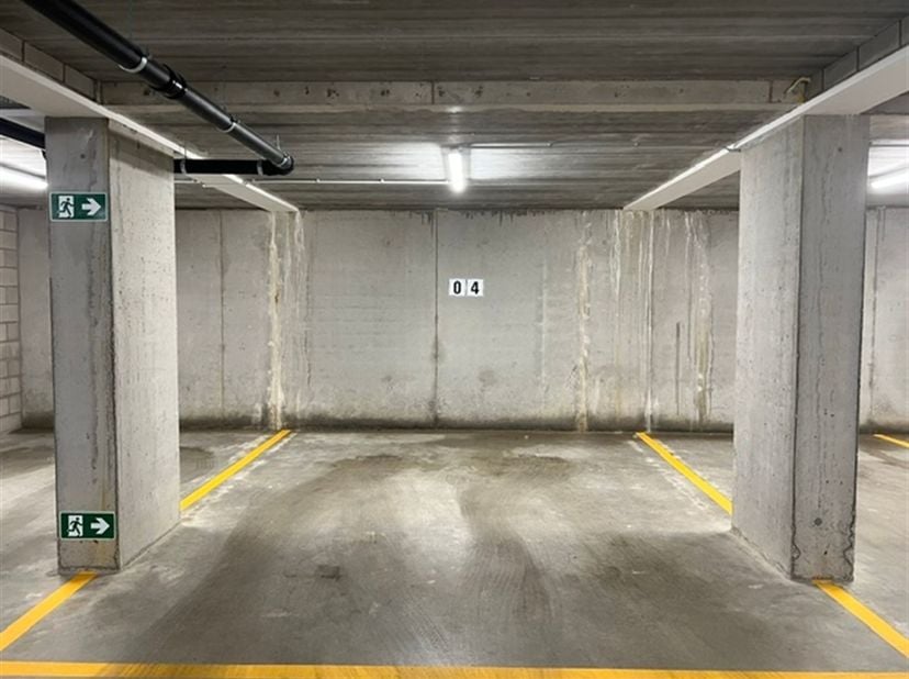 Overdekte autostaanplaats nr 4 - 18 m2 - maximum hoogte 2m20