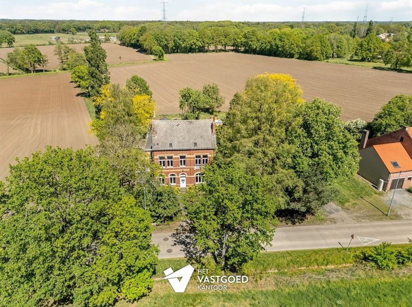 "Kasteel van Heivoort" - Uniek pand op fantastische ligging <br />
Belangrijkste troeven:<br />
- Unieke woning met enorm potentieel <br />
- Zeer rui