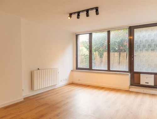                                         Complexe de bureaux à vendre à Rhode-Saint-Genèse, € 125.000
