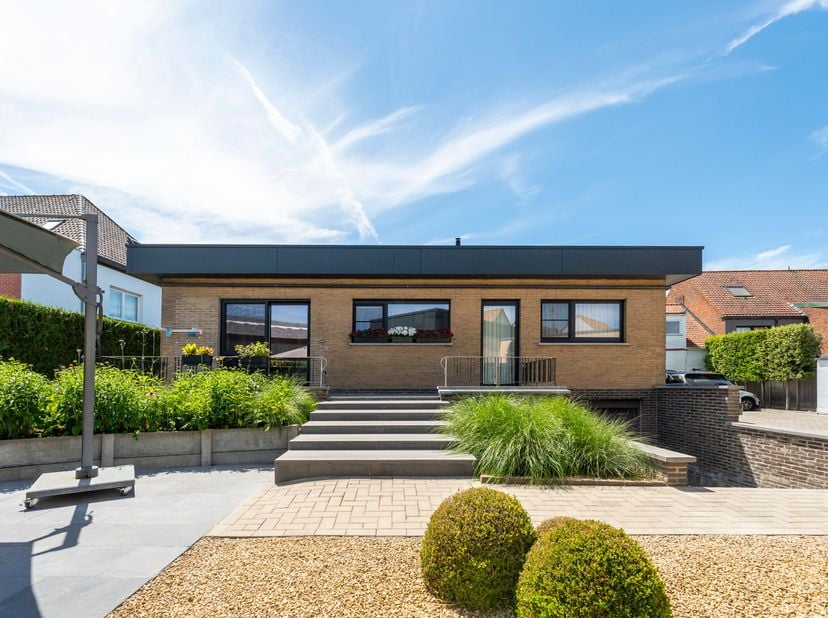 Huis te koop in Vichtesteenweg 163x,
                    8540 Deerlijk