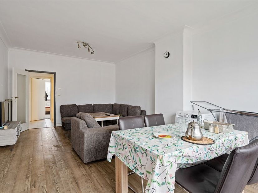 Appartement met twee slaapkamers en mogelijkheid tot aankoop garage te Mechelen<br />
Ligging: Het appartement is gelegen in de Grote Nieuwedijkstraat