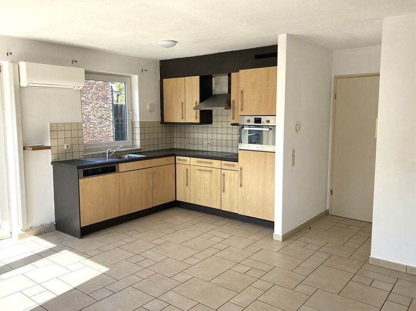 Instapklaar appartement in het centrum van Denderbelle<br />
Dit instapklare appartement bevindt zich in het centrum van Denderbelle, een groene en ru