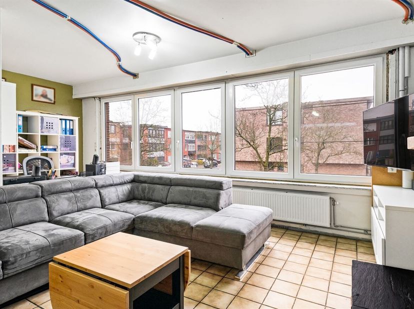 Ruime gezinswoning met tot 4 slaapkamers, garage en tuin.<br />
Ligging: De Neerhofstraat ligt ten noorden van centrum Ekeren en is een rustige straat