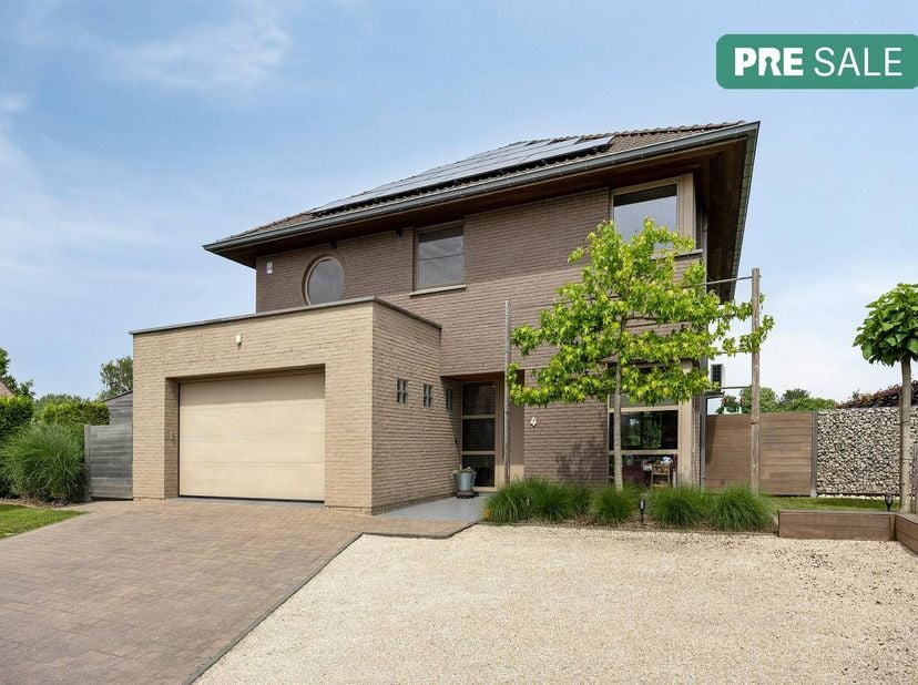Prachtige, instapklare villa te koop in Erpe-Mere<br />
<br />
Zoek je de perfecte gezinswoning? Deze recent gebouwde villa (2006) ligt op een verhoog
