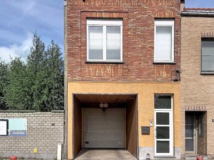 Garage te koop in Vredestraat,
                    8400 Oostende
