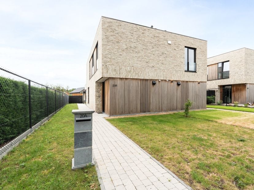 Bâtiment mitoyen (2023) prêt à l'emploi et économe en énergie avec jardin ensoleillé<br />
<br />
Cette maison jumelée récente (2023) allie un confo