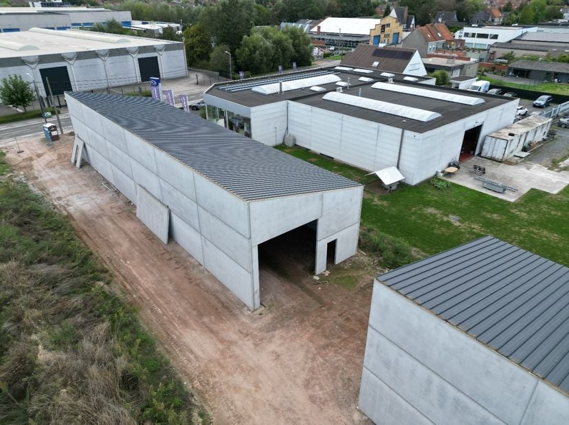 Bien professionnel à louer à Ardooisesteenweg 319 boîte A,
                    8800 Roeselare
