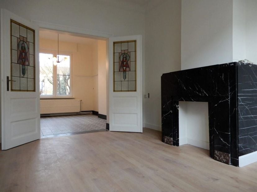 Prachtig gerenoveerde stadswoning in hartje Herentals.<br />
Ligging: Centraal gelegen in het centrum van Herentals, in de onmiddellijke omgeving van