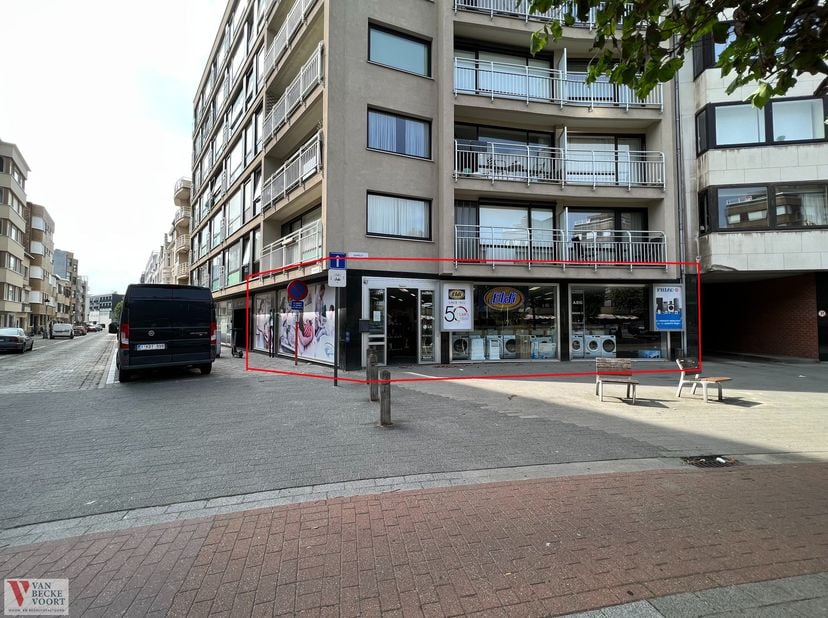Bedrijfsvastgoed te koop in Leopold I-plein 5,
                    8400 Oostende