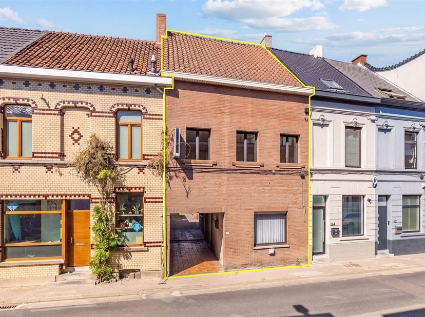 Huis te koop in Moerstraat 106,
                    9230 Wetteren
