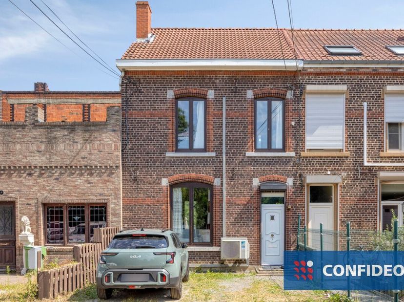 Op zoek naar een woning met potentieel op een rustige locatie in Tongeren? Deze volledig te renoveren woning met 3 slaapkamers is gelegen in een rusti