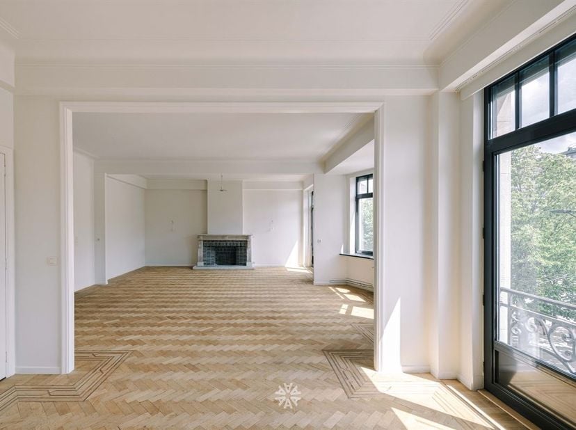 GENT - Kouter: Ben je op zoek naar een exclusief  en authentiek appartement op de gegeerde Kouter in Gent? Dan is dit appartement exact wat je zoekt.