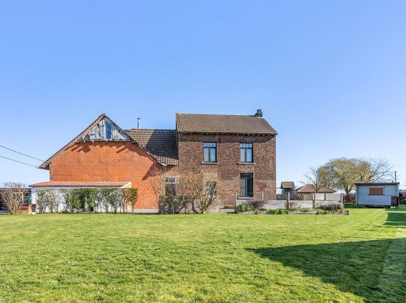 Rustig wonen met ruimte en mogelijkheden<br />
Deze woning in de Diepenpoelstraat biedt een unieke kans voor wie rustig wil wonen met veel ruimte rond