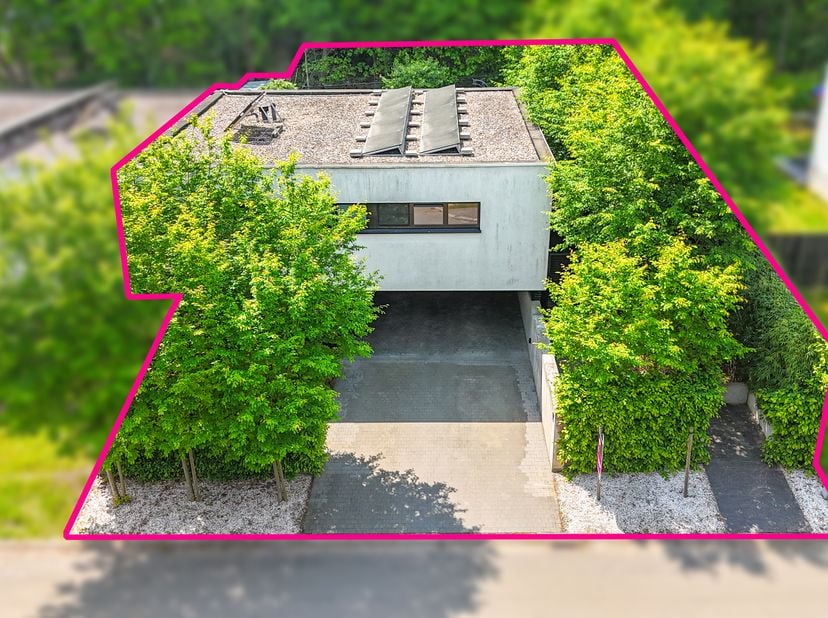 Bij ImmoFusion 7/7 “open huis” : klik op onze 3D-TOUR.<br />
Ervaar vastgoed alsof je er zelf doorloopt!<br />
<br />
Stap binnen in deze indrukwekken