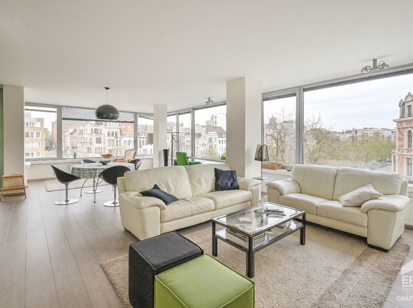 Etterbeek: Appartement met twee slaapkamers te koop  Tervurenlaan, met zicht op het JubelparkGelegen op de prestigieuze Tervurenlaan, in een zeer gege