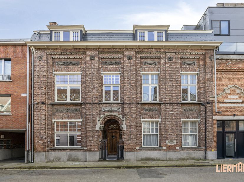 Bien professionnel à vendre
                    à 9300 Aalst