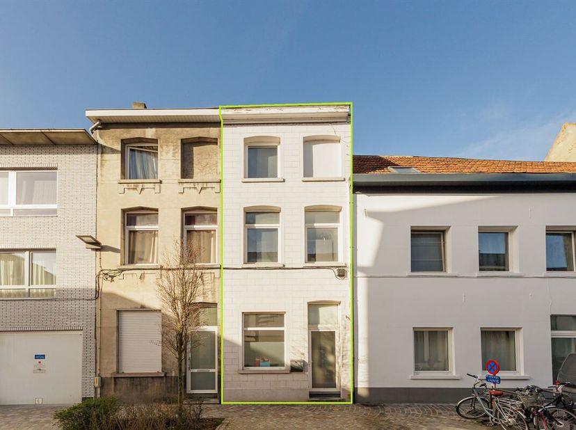 Gezinswoning met drie slaapkamers in het centrum van Mechelen<br />
Deze leuke stadswoning bevindt zich op een uitstekende locatie, pal in het centrum