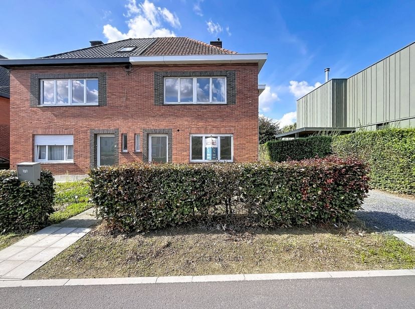 Huis te huur in Stationsstraat 101,
                    9850 Landegem