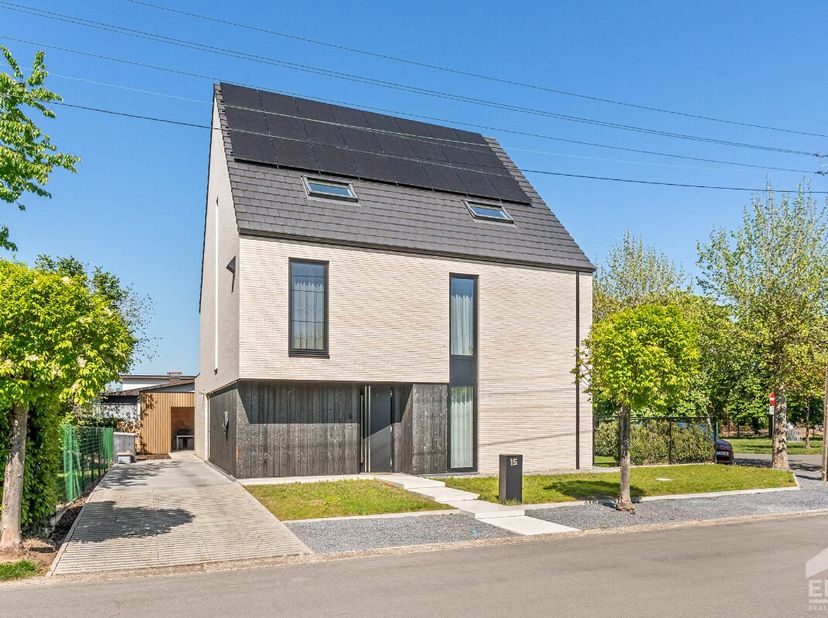 À vendre : maison individuelle écoénergétique à Kermt, Hasselt, offrant 7 chambres et 360 m² habitables. Cette maison familiale de qualité (constructi