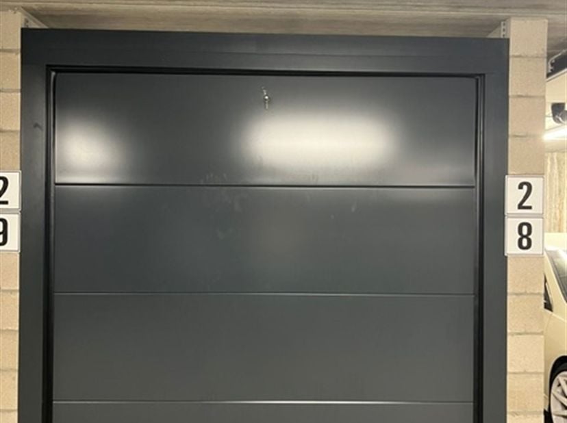 Garagebox nr 28 met automatische poort - 12 m2 - maximum hoogte 2m30