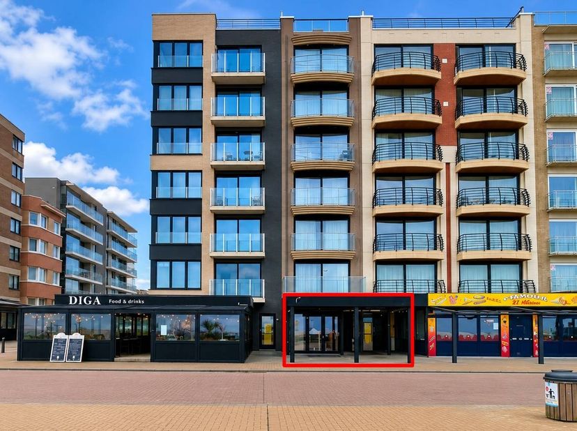 <br />
Dit uitstekend gelegen handelspand geniet van een unieke ligging op de Zeedijk van Koksijde. Momenteel ingericht en uitgebaat als pizzeria! Een