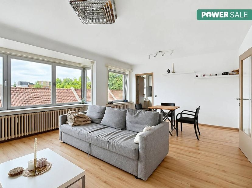 Topligging in het centrum:<br />
De locatie van dit appartement is een absolute sterkte. Je woont hier te midden van het centrum, met sfeervolle horec