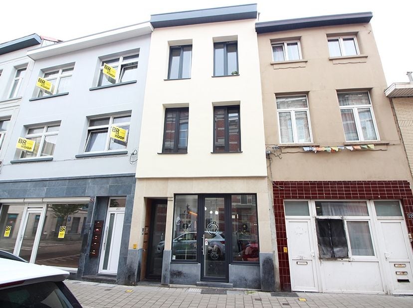 <br />
<br />
Vous êtes à la recherche d'une propriété commerciale polyvalente avec une valeur d'investissement intéressante au cœur d'Anvers ? Cette