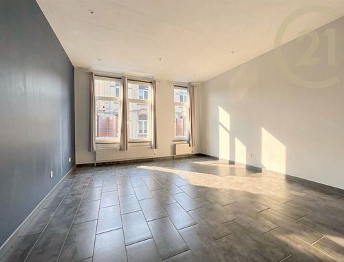                                         Magazijn met woonst te koop in Tamines, € 219.000
