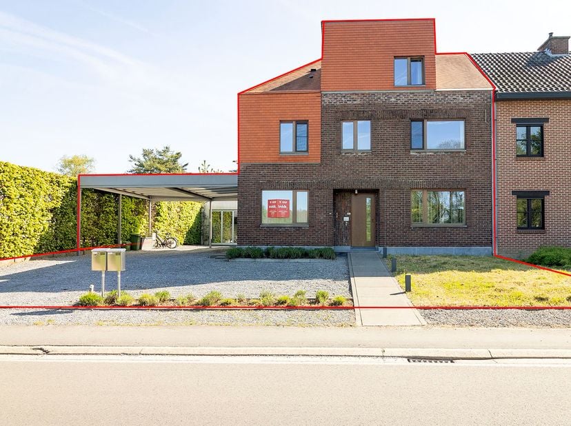 UITZONDERLIJK PAND - <br />
<br />
Bent u op zoek naar een instapklare woning met uitzonderlijk veel ruimte, comfort en mogelijkheden? Dan is deze pra