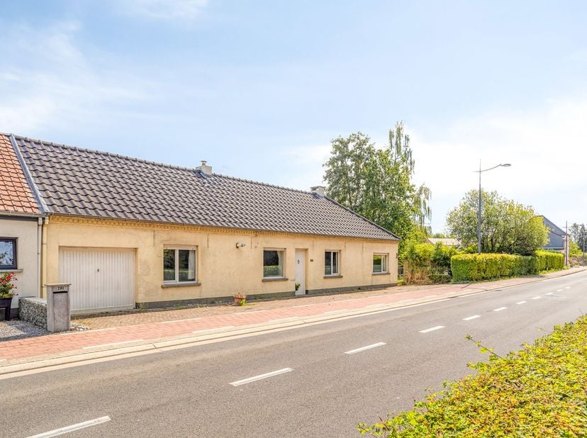 Voor info/bezoek : joeri.vandeven@homixx.be of 016 19 93 46<br />
Wij stellen u graag deze charmante halfopen bebouwing voor, gelegen op een perceel v