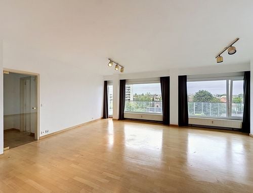                                         Appartement à louer à Woluwe-Saint-Pierre, € 1.150
