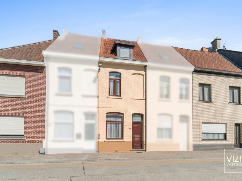 Op een toplocatie, vlak bij Ninia en toch rustig gelegen in een verkeersluwe straat, vindt u deze verzorgde stadswoning met 3 slaapkamers. De woning i