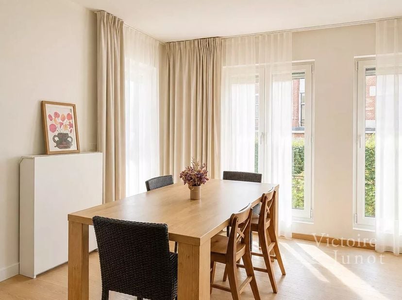 Voorgesteld door Yanis Morsa : 0487 71 46 10 / yanis.morsa@victoire.be<br />
Victoire Junot stelt u voor aan Etterbeek, aan de grens van Elsene, een m
