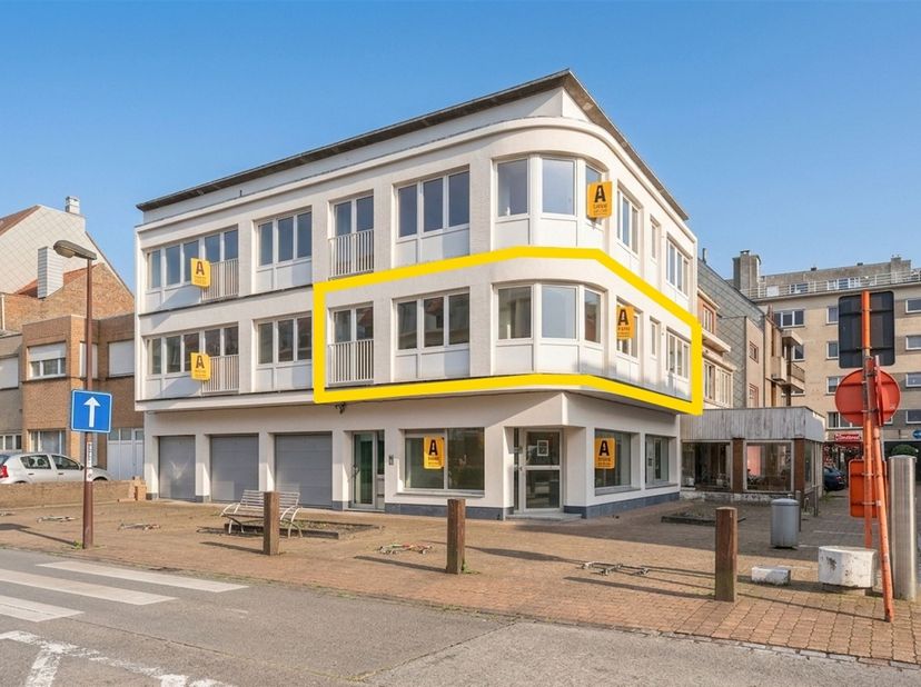 Instapklaar appartement met hoogwaardige afwerking<br />
<br />
Dit volledig vernieuwde appartement combineert comfort, stijl en een uitstekende liggi