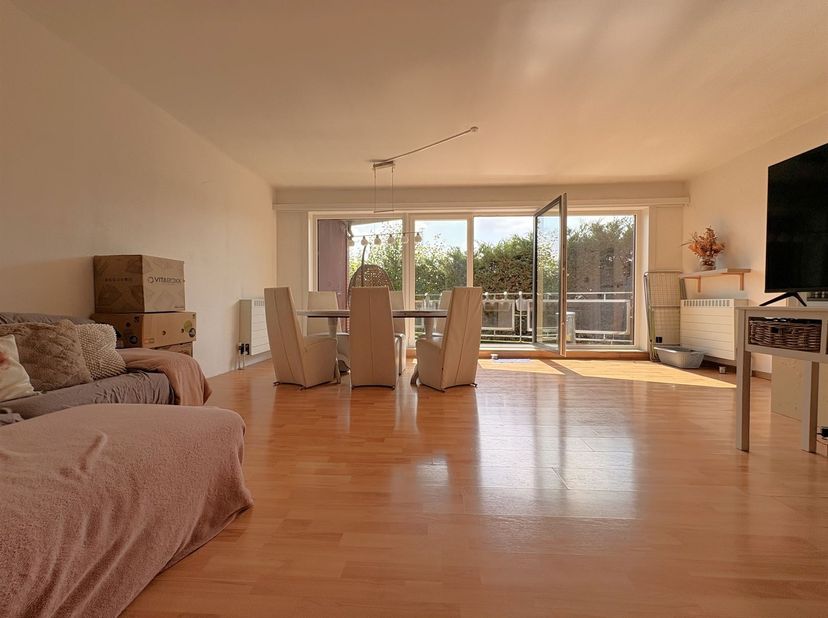 Gezellig appartement aan rand centrum<br />
Dit gezellige appartement is gelegen op de eerste verdieping van een kleinschalig gebouw met slechts twee