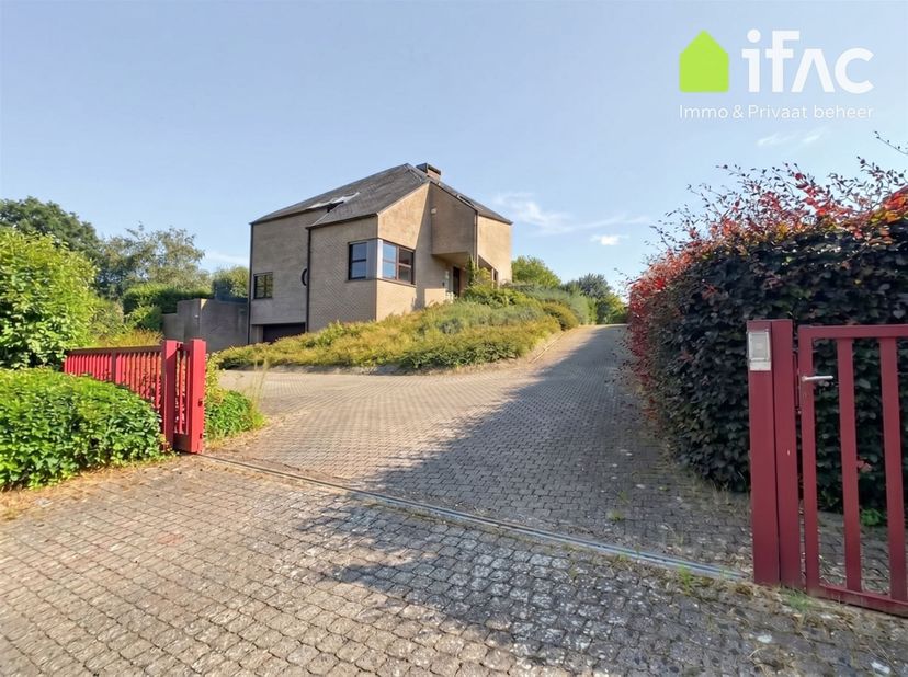 Villa très spacieuse et agréable avec grand jardin situé à Vossem (Tervuren), situation rurale et calme, près du BSB.<br />
<br />
Rez-de-chaussée (ca