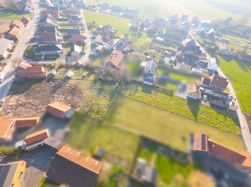 Residentieel wonen in het rustige Bovekerke (op de kruising van Kortemark, Diksmuide en Koekelare) op een groot perceel van ca. 1.113m² met zuidgerich