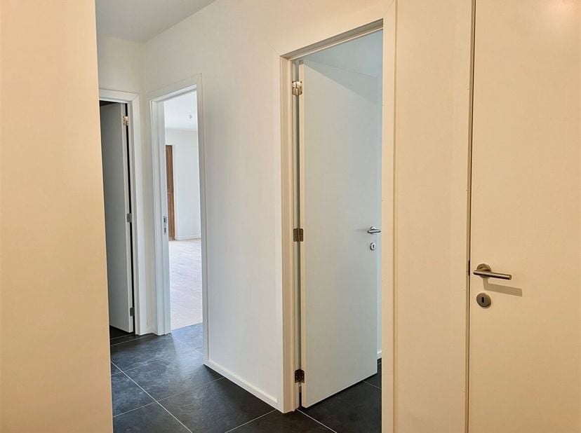 Nieuwbouwappartement met 2 slaapkamers en terras op topligging!<br />
Ligging: Deze BEN-woning is gelegen in de rustige autovrije residentie genaamd T