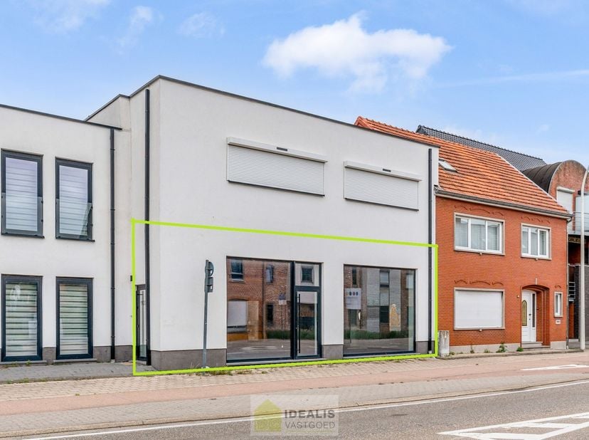 IDEALIS VASTGOED - HANDELSRUIMTE MET TAL VAN MOGELIJKHEDEN OP EEN TOPLOCATIE NABIJ HET CENTRUM VAN HEPPEN (LEOPOLDSBURG)! Dit handelspand van +- 90m²