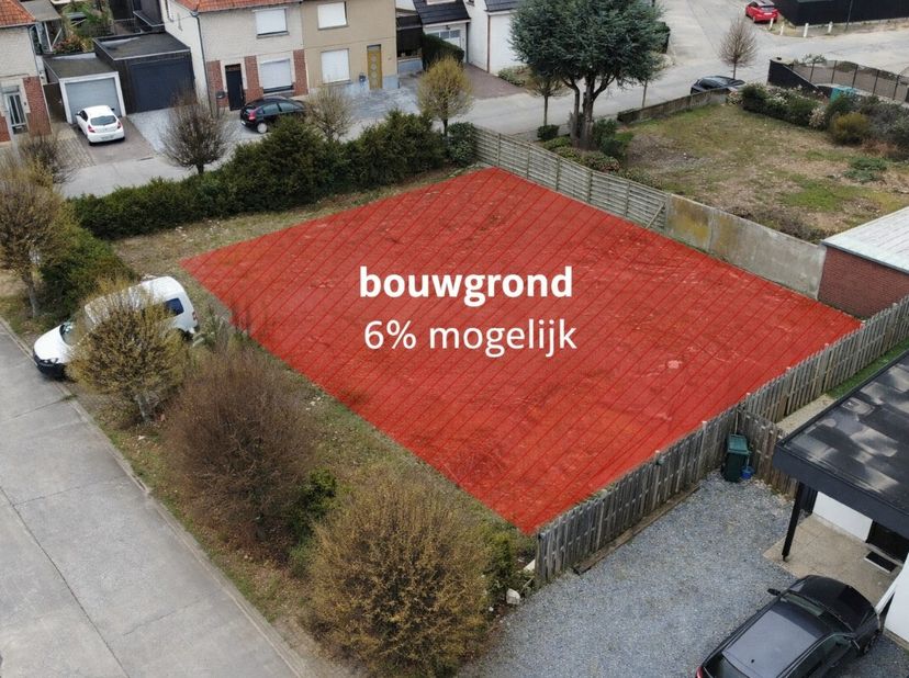 Te renoveren open bebouwing op een rustige locatie, ideaal voor wie op zoek is naar een woning die volledig naar eigen smaak kan worden ingericht. Ind