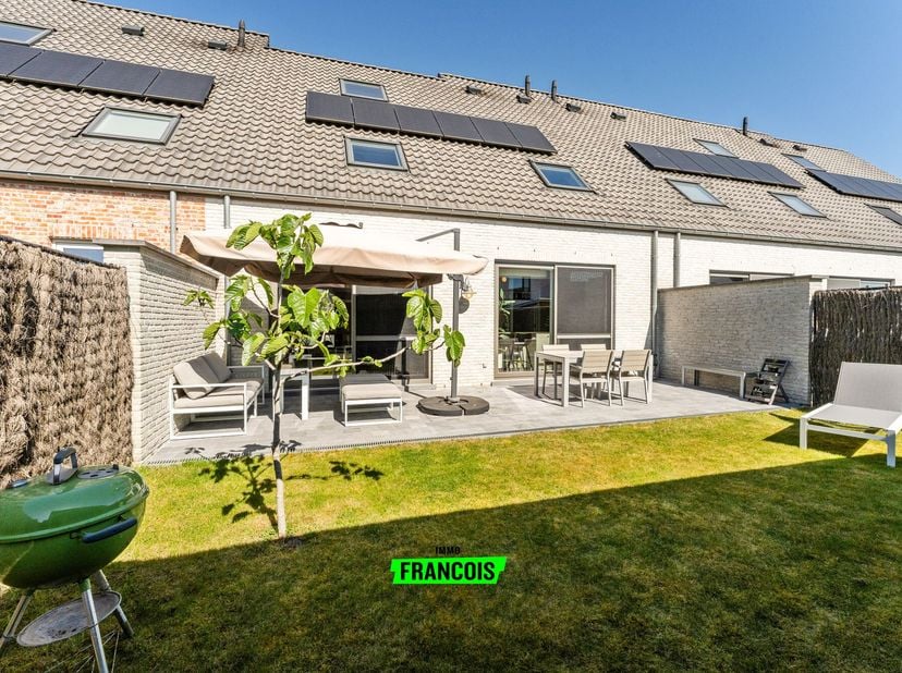 Huis te koop in Weefschoolstraat 11,
                    8755 Ruiselede