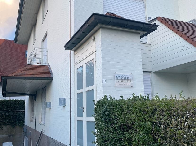 Ruime garagebox in een kleine residentie op -2.<br />
Er is een stopcontact aanwezig.<br />
Afmetingen: 2m49 breed x 4m92 diep x 2m03 hoog&amp;nbsp;
