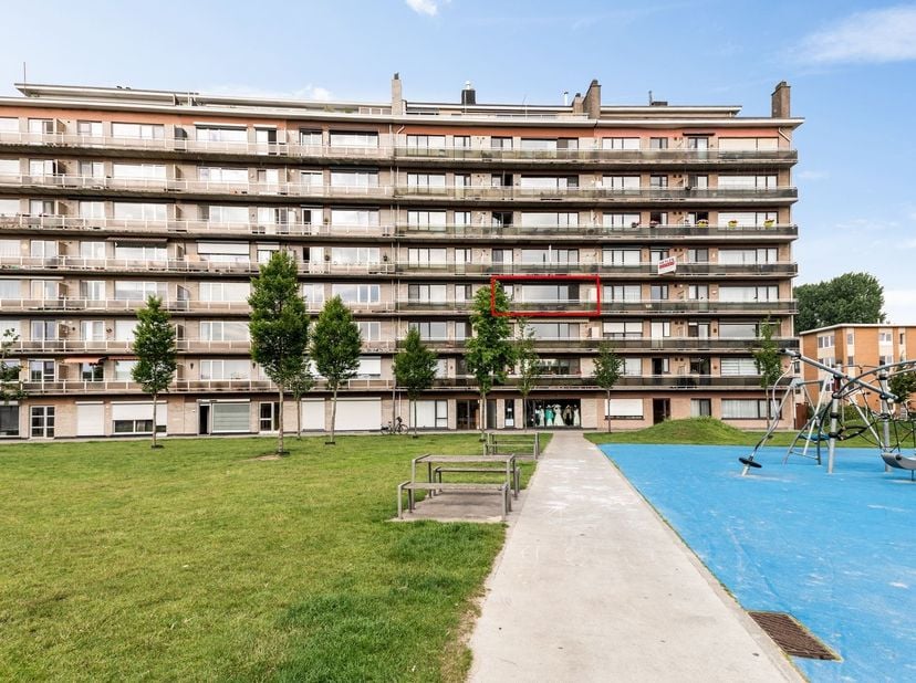 Cet appartement bien entretenu et en excellent état bénéficie d'un emplacement calme dans l'un des quartiers les plus prisés de Merksem. Écoles, comme