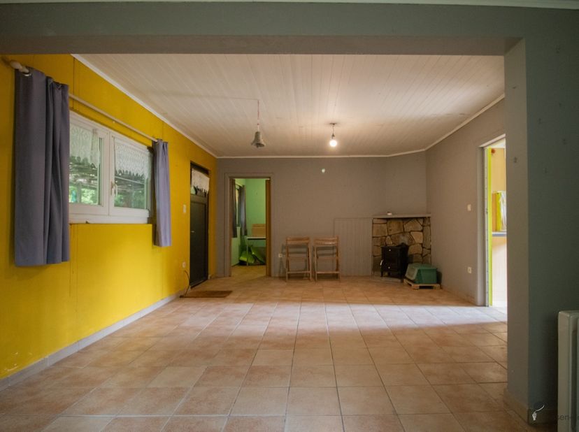 Bungalow avec 2 chambres à coucher sur un terrain de 885 m².<br />
<br />
PAS DE RÉSIDENCE PERMANENTE AUTORISÉE !  <br />
<br />
Bungalow de plain