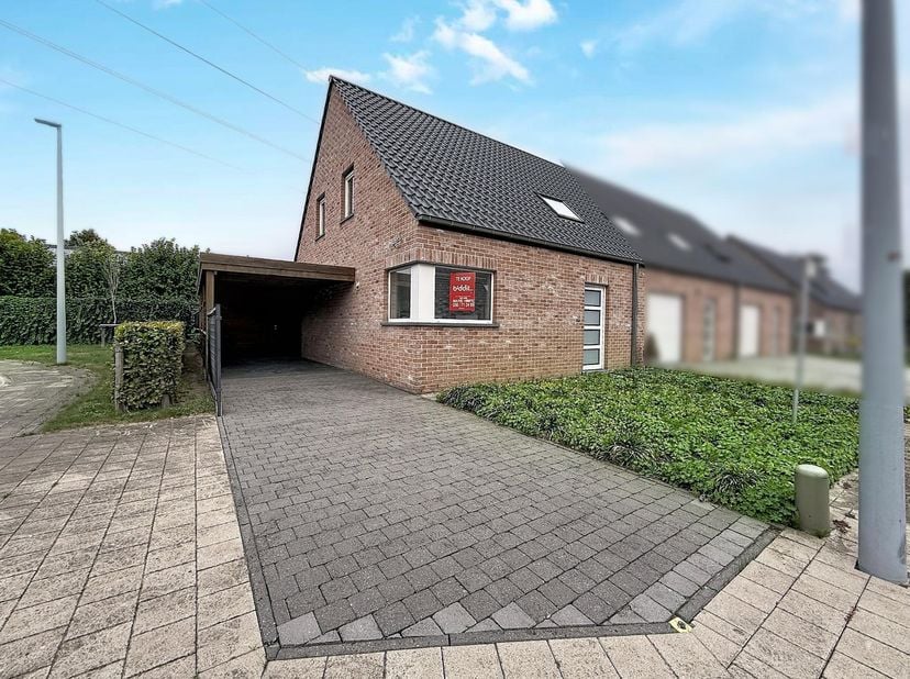 Huis te koop in Marie de Plothostraat 1,
                    8540 Deerlijk
