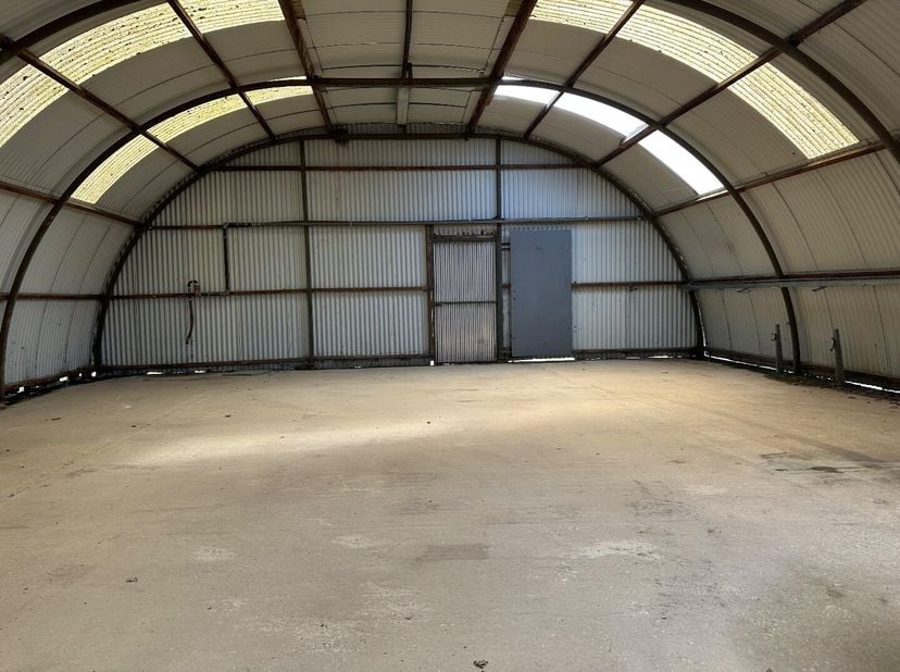 Deze opslagruimte heeft een oppervlakte van 125 m², op het industrieterrein van Torhout.<br />
Afmetingen 14 m op 9 m.<br />
Deze loods/atelier heeft