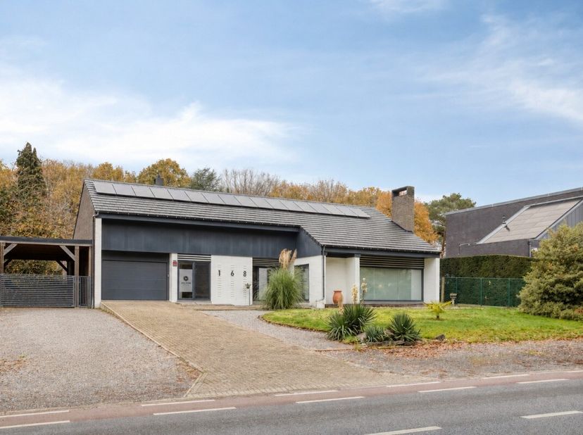 [[ DIT PAND NEEMT DEEL AAN DE ERA OPEN HUIZEN DAG OP 13/6 VAN 9:30 TOT 10:30 ]] Charmante gelijkvloerse open bebouwing in het groen  Koerselsesteenweg