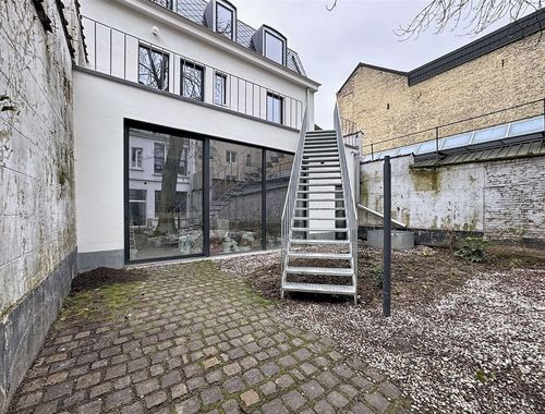                                         Bureaux avec habitation à louer à Schaerbeek, € 2.800
