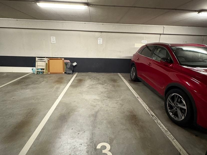 Garage te huur in Avenue de l'Hippodrome 96,
                    1050 Elsene