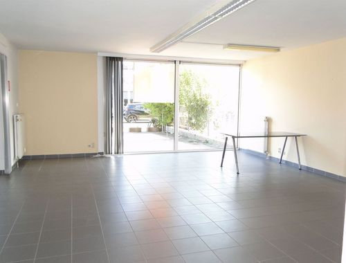                                         Handelsgelijkvloers te koop in Deurne, € 139.000
